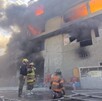 Edificio ocupado como fabrica de colchones en Ecatepec es consumida por el fuego  mientras bomberos se encuentra en la zona