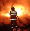 Elemento de Protección Civil y Bomberos de Jalisco apagando el incendio de un vehículo Elemento de Protección Civil y Bomberos de Jalisco apagando el incendio de un vehículo