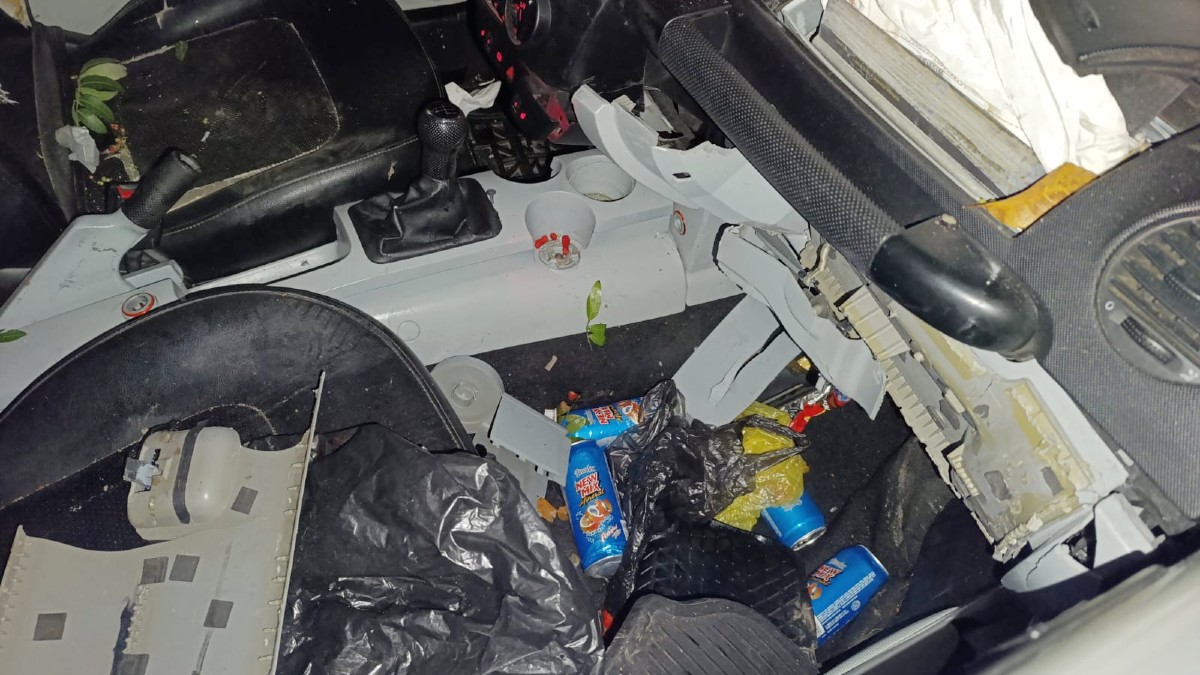 Beetle es abandonado en Guadalajara luego de ser chocado Beetle es abandonado en Guadalajara luego de ser chocado