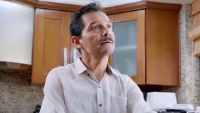 Jorge financió la boda de su hijastra y ella lo excluyó.