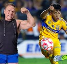 Diego Sánchez pidió a Konan Big que lo bendiga con una cachetada como acostumbra a hacer el presentador.
