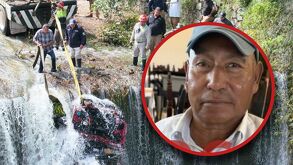 Auto estancado en cascada de Huauchinango junto a una foto de hombre muerto hallado en Puebla.