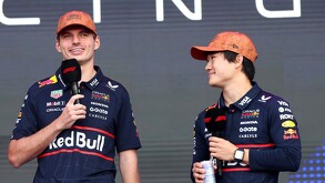 Max Verstappen y Yuki Tsunoda en conferencia tras el Gran Premio de Estados Unidos 2025.