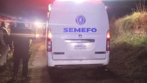 Vehículo del Semefo para levantar cadáveres de personas muertas en Tlaxcala.