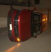 La camioneta se proyectó hacia la banqueta, donde chocó contra una luminaria, para posteriormente volcar sobre su costado izquierdo en Villanatura.