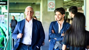 Aleco Irarragorri y Román Cepeda caminando por el TSM