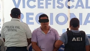 Hombre detenido por policía de Oaxaca por robar fotos íntimas de mujeres a quienes reparó su celular.