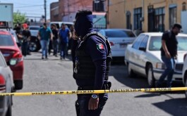 Agente de la fiscalía de Jalisco durante operativo en la colonia Santa Paula de Zapopan