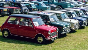 Imagen de algunos de los vehículos que son presentados en la Expo Automóviles del Mundo