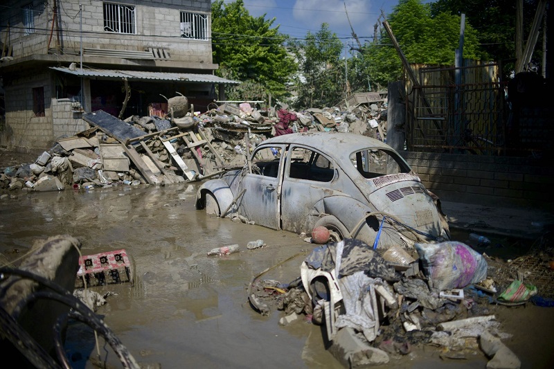 Calle cubierta de lodo por inundaciones en Poza Rica, Veracruz. Calle cubierta de lodo por inundaciones en Poza Rica, Veracruz.
