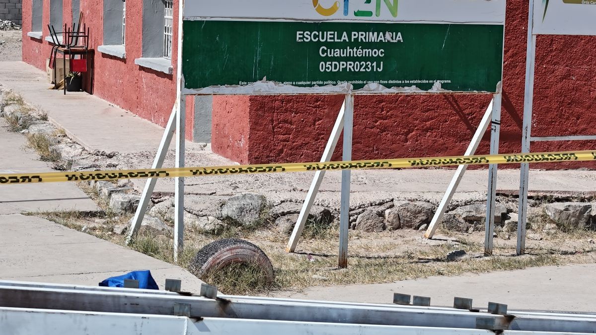 Estructura metálica que cayó a estudiante de primaria en San Pedro, Coahuila Estructura metálica que cayó a estudiante de primaria en San Pedro, Coahuila
