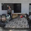 una mujer afuera de una casa inundada por las lluvias en la sierra norte de puebla una mujer afuera de una casa inundada por las lluvias en la sierra norte de puebla