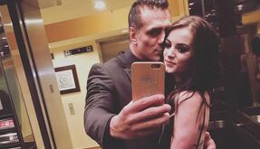 En octubre de este 2025, el famoso luchador Alberto del Río se convirtió en el séptimo participante del reality show “La Granja VIP”.