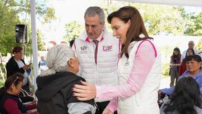 pepe chedraui y marielise budib entregando apoyos a personas con discapacidad en puebla