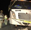 Paramédicos de la Cruz Roja y elementos de Bomberos atendieron a los lesionados, quienes fueron trasladados en ambulancias a diversos hospitales. Paramédicos de la Cruz Roja y elementos de Bomberos atendieron a los lesionados, quienes fueron trasladados en ambulancias a diversos hospitales.