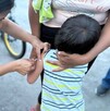 Niña siendo vacunada contra el sarampión en Michoacán Niña siendo vacunada contra el sarampión en Michoacán
