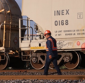 Imagen de un tren en Monterrey para hablar sobre el sistema ferroviario.
