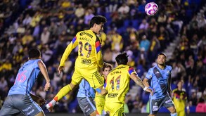 Ramón Juárez cabeceó un centro desde la banda izquierda en el minuto 94 del partido entre América y Puebla, marcando el gol del triunfo para las Águilas.