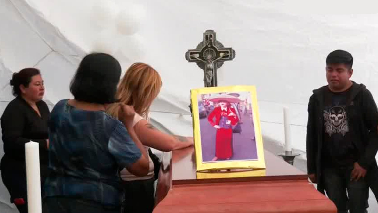 Familiares y amigos despidieron a Tiffany, de 16 años, víctima de la explosión de una pipa en Iztapalapa.