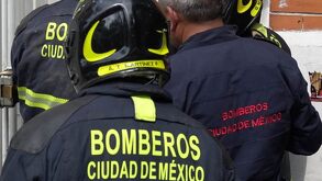 Bomberos atendiendo incendios en CdMx