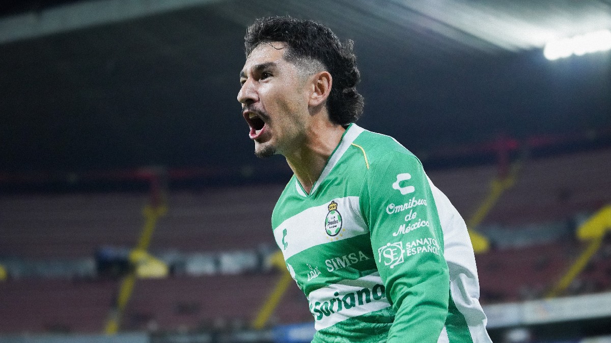 Alberto Ocejo en un partido con Santos Laguna