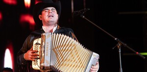 Alfredo Olivas dando concierto. Alfredo Olivas dando concierto.