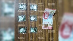 Droga y efectivo retenido por las autoridades tras la detención de 3 hombres.