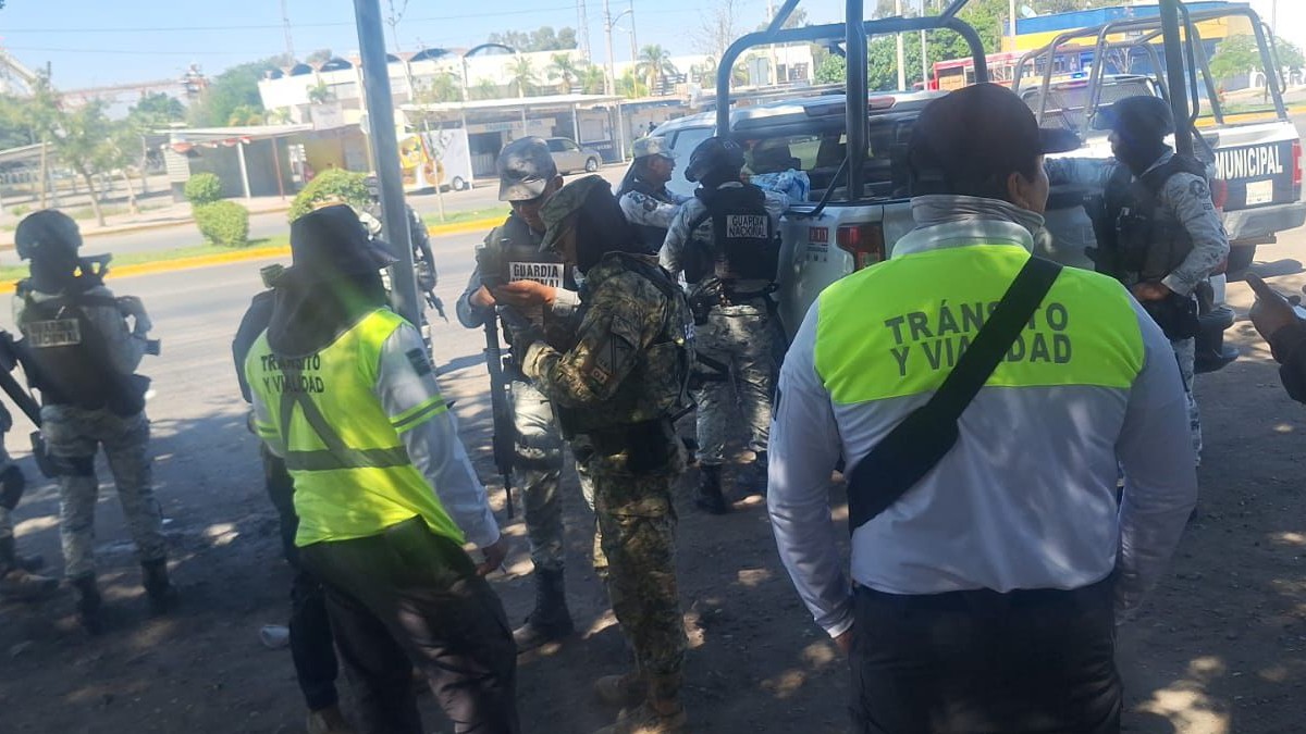 Motocicletas aseguradas en Gómez Palacio y policías estatales y vialidad. Motocicletas aseguradas en Gómez Palacio y policías estatales y vialidad.