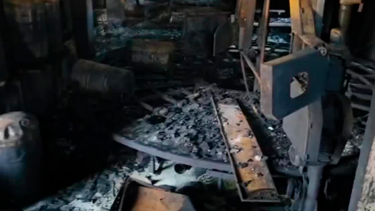 La Fiscalía del Estado de México aseguró la fábrica de colchones incendiada en Ecatepec, donde el fuego tardó ocho horas en ser sofocado.