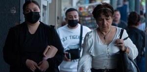 Personas con cubrebocas ante casos activos de covid-19 e influenza en México 2025