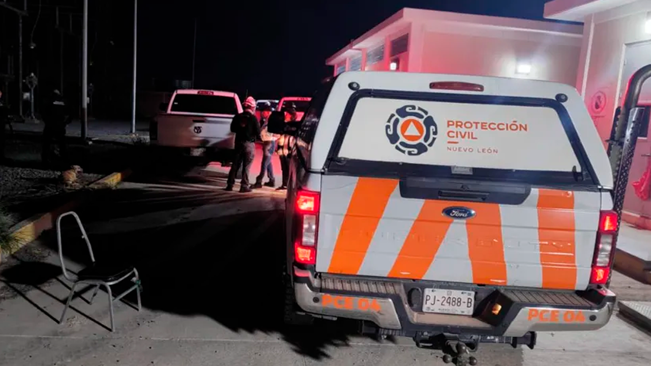 Un hombre de 45 años resultó con quemaduras de primero y segundo grado tras recibir una descarga eléctrica en el Parque Industrial GP de Escobedo.