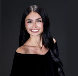 Kimber Mills en fotografía escolar