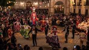 Durante el Día de Muertos en Querétaro hay catrinas, mariachis, ofrendas y música en vivo para ambientar la festividad.