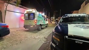 Ambulancia de Servicios Médicos de Zapopan y patrulla de la Policía Municipal en el lugar donde murió el bebé