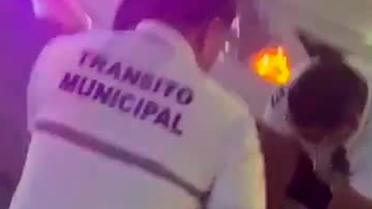Una rápida y oportuna intervención de elementos de Vialidad y Movilidad Urbana de Torreón se convirtió en un acto heroico al auxiliar a una joven asfixiada.