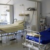 Camillas vacías en un hospital comunitario de Jaral del Progreso.