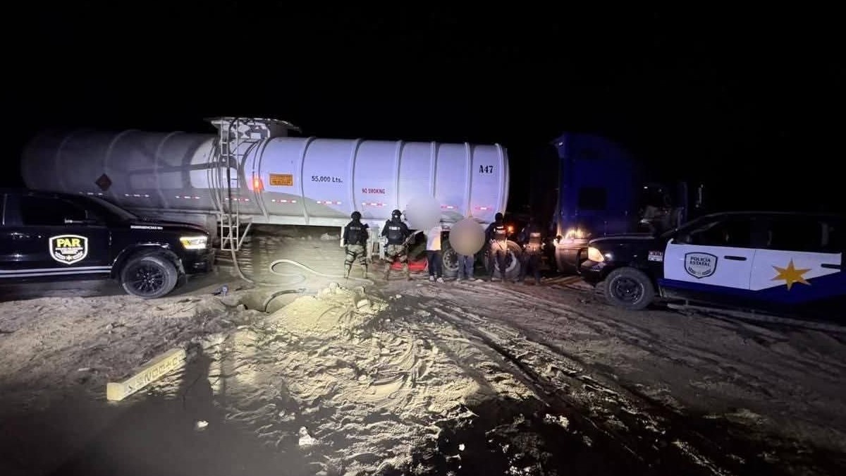 Pipa con presunto combustible robado en Coahuila