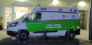 Ambulancia de la Cruz Verde de Guadalajara en el área de urgencias de la Unidad de Servicios Médicos Marcos Montero en Tlaquepaque Ambulancia de la Cruz Verde de Guadalajara en el área de urgencias de la Unidad de Servicios Médicos Marcos Montero en Tlaquepaque