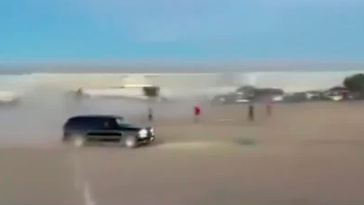 Dos personas fueron atropelladas por una camioneta que irrumpió en una cancha de futbol en El Garabatillo, Dolores Hidalgo, Guanajuato.