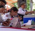 Personal de salud en México participa en la campaña de vacunación nacional para poner vacunas