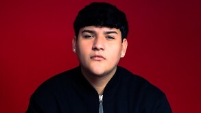 Víctor Mendivil Es un cantante de 20 años originario de Sonora,quien se ha dado a conocer por su versatilidad, incursionando en géneros como corridos tumbados.