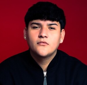 Víctor Mendivil Es un cantante de 20 años originario de Sonora,quien se ha dado a conocer por su versatilidad, incursionando en géneros como corridos tumbados.