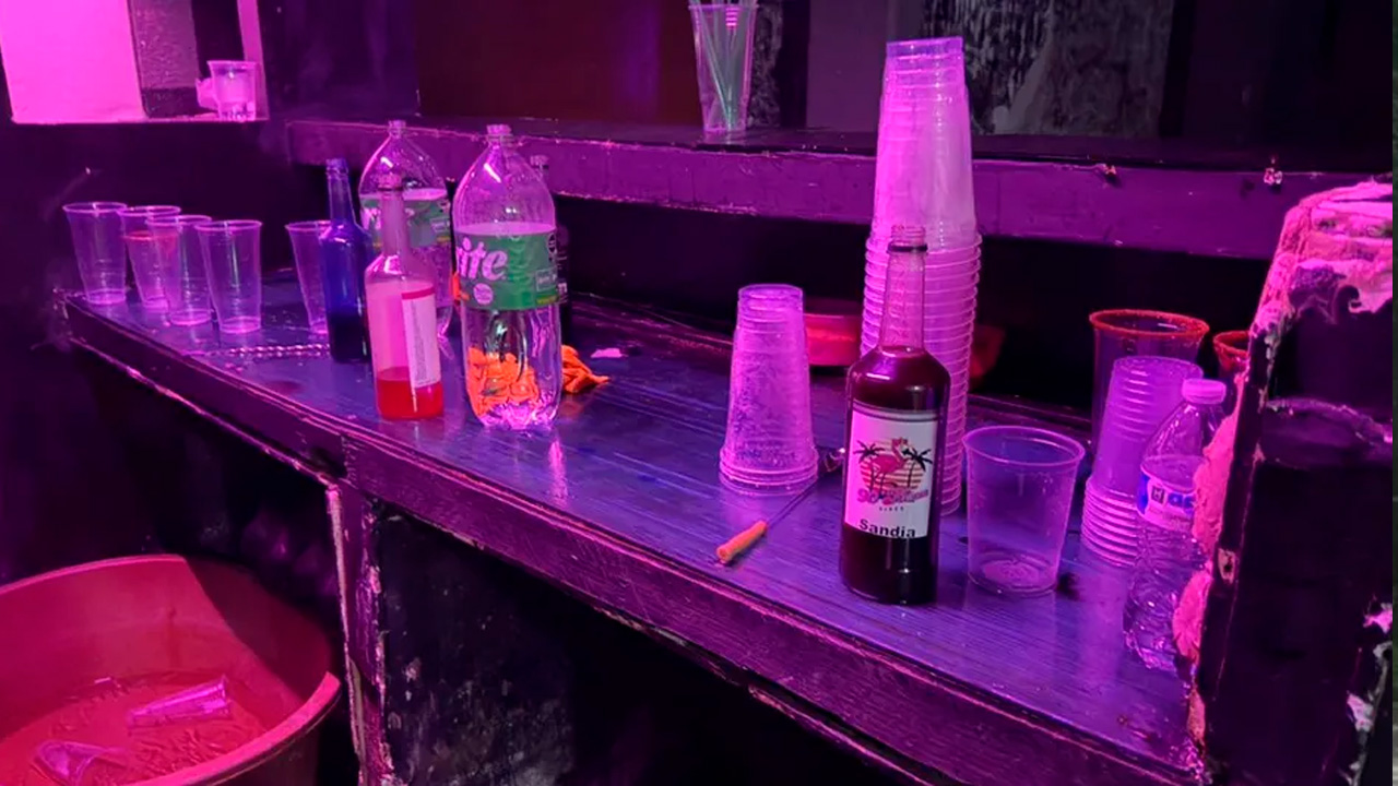 Autoridades de la alcaldía Cuauhtémoc desalojaron una fiesta clandestina con más de 500 jóvenes en la colonia Juárez, CdMx.
