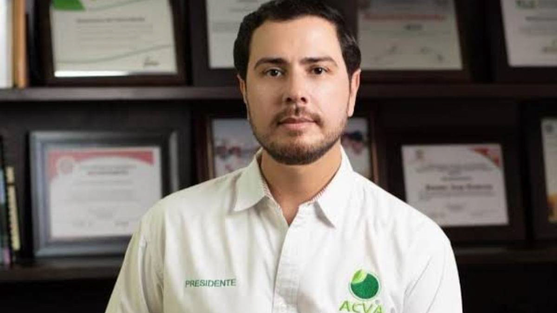 Blanca Esmeralda 'N' es señalada por cobro de piso y posesión de droga, además de estar relacionada César Sepúlveda, alias el 'Bótox'.