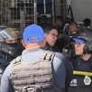 Policías de la SSC entre puestos semifijos donde balearon a cuatro personas en Tepito, cerca del Metro Lagunilla de la Línea B. Policías de la SSC entre puestos semifijos donde balearon a cuatro personas en Tepito, cerca del Metro Lagunilla de la Línea B.