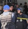 Policías de la SSC entre puestos semifijos donde balearon a cuatro personas en Tepito, cerca del Metro Lagunilla de la Línea B. Policías de la SSC entre puestos semifijos donde balearon a cuatro personas en Tepito, cerca del Metro Lagunilla de la Línea B.