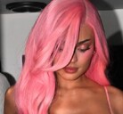 Kylie Jenner posando para sus fotos de King Kylie Collection 2025