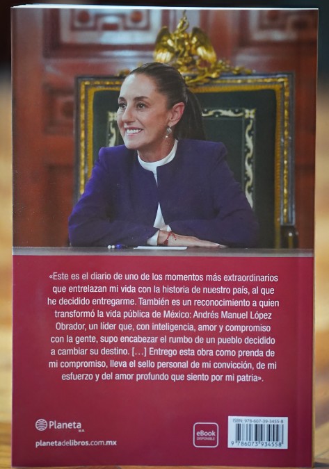 Contracubierta del libro 'Diario de una Transición Histórica' de Claudia Sheinbaum.