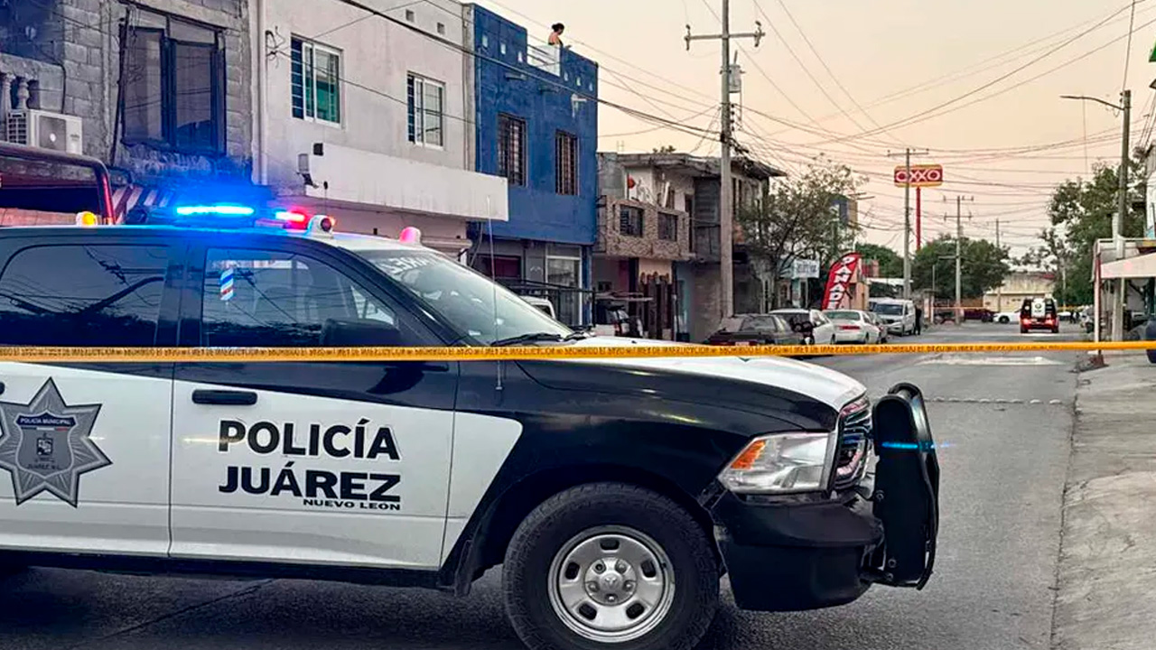 Un hombre de 43 años fue hallado muerto con heridas de arma blanca en la colonia La Esperanza, Juárez, Nuevo León.