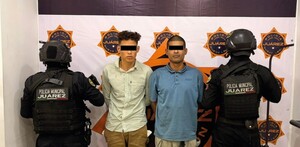Elementos de la policía de Juárez detuvieron a dos hombres con droga Elementos de la policía de Juárez detuvieron a dos hombres con droga